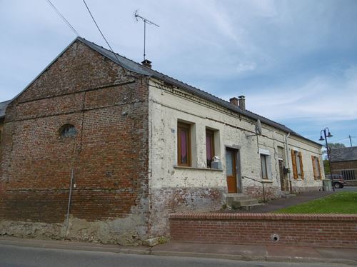Gros potentiel pour cet ancien commerce à 10minutes de St Valery sur Somme (2maisons) Gros potentiel pour cet ancien commerce à 10minutes de St Valery sur Somme (2maisons)