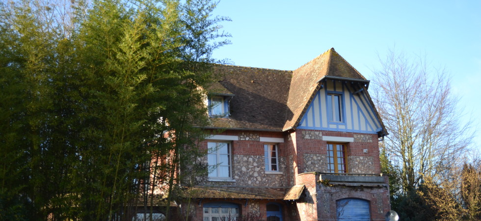Maison de maître – 240 m²- Secteur Fontaine- le- Dun Maison de maître – 240 m²- Secteur Fontaine- le- Dun