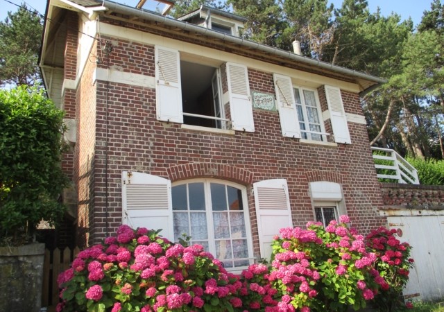 Maison de charme avec vue sur la mer à vendre au Bois de Cise Maison de charme avec vue sur la mer à vendre au Bois de Cise