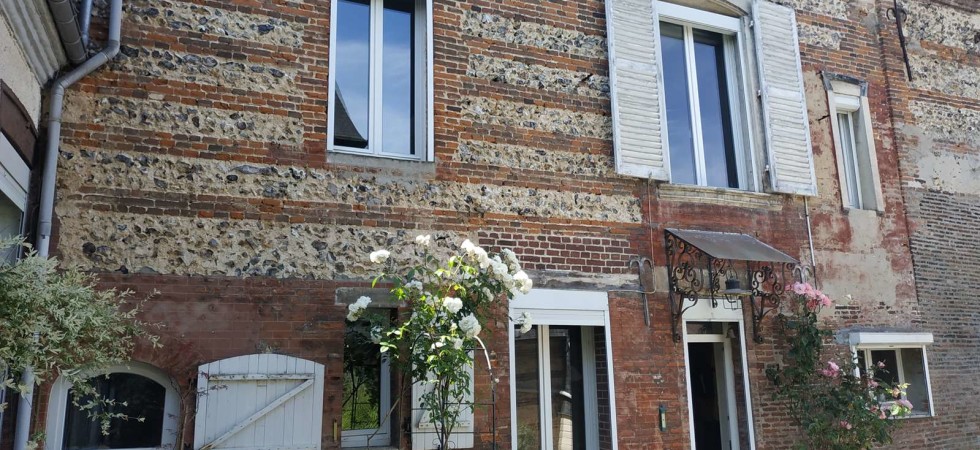 Ensemble immobilier de caractère avec jardin en coeur de ville Ensemble immobilier de caractère avec jardin en coeur de ville