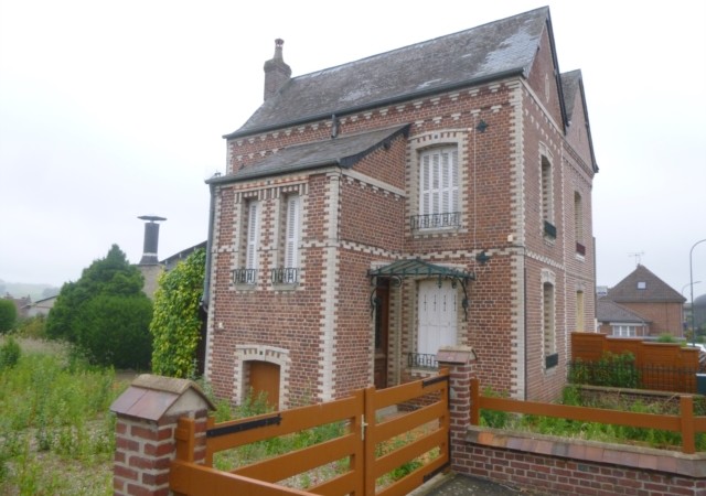 Charmante maison en briques semi mitoyenne Charmante maison en briques semi mitoyenne