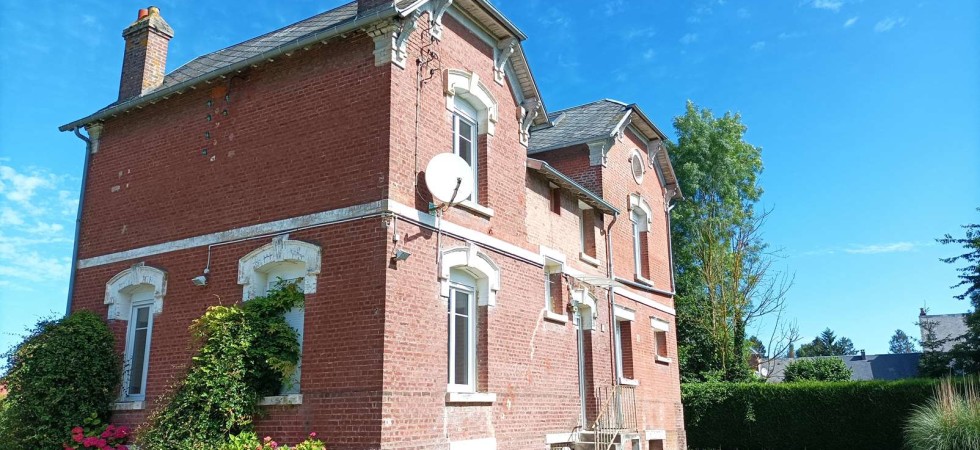 Jolie maison de maître rénovée en bordure de rivière Jolie maison de maître rénovée en bordure de rivière