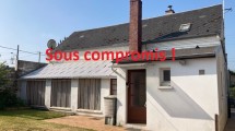 Maison offrant vie de plain pied, dépendances et jardin