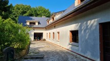 Très grande maison de village