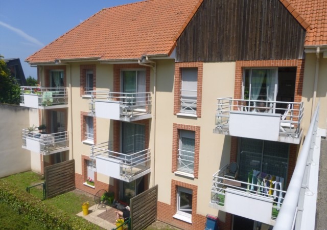 Trois villes soeurs Ideal en secondaire avec jardinet et parking Trois villes soeurs Ideal en secondaire avec jardinet et parking